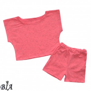 Комплект для девочки (укороченная футболка + шорты с карманами) неон розовый